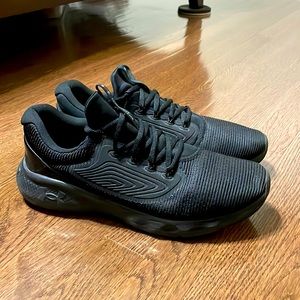 Men’s Under Armour Charged black athletic shoes size 11.5